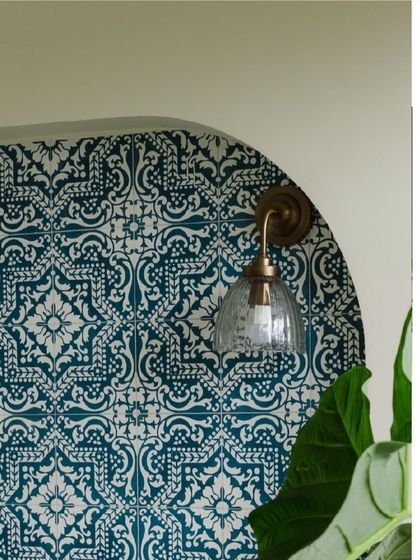 This arched nook in the bathroom features beautiful blue and white patterned tiles. It’s a simple way to turn a functional area into a piece of art.