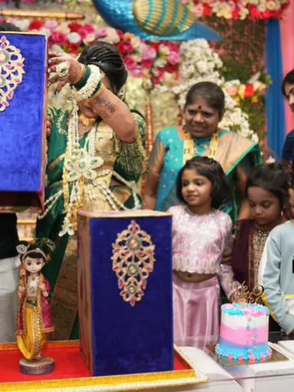 The family, especially the little ones, eagerly watches as the mom-to-be performs the gender reveal ritual with our custom boxes.