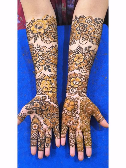 Shaikh Yasmeen - Bridal Mehendi Intricate Floral & Paisley Designs photo 4