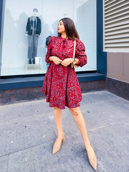 A photo dump from a day I felt like a classy Ivy League girl. This red printed dress with a pussy-bow collar, paired with nude heels, is a perfect preppy and feminine date outfit.