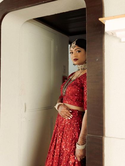 A final, dramatic portrait. Kavi's reception look was all about glamour, confidence, and celebrating in red.