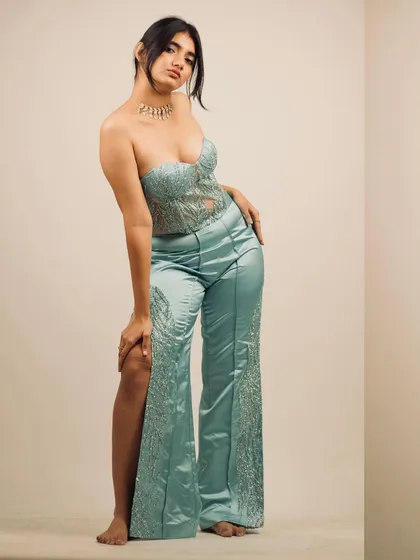 This shot captures a modern, glamorous look with a custom-designed outfit. Our neutral backdrops are perfect for making bold fashion statements pop.