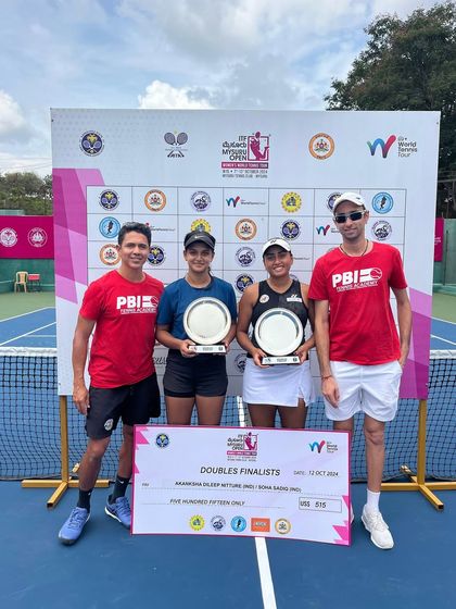 Our coaches stand proudly with our doubles finalists at the Saketh Myneni Open. This moment captures the culmination of strategy, hard work, and the strong player-coach bond we foster.