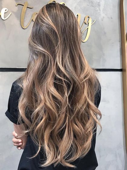 This shimmery glow balayage gives off major summer vibes. The light, bright pieces are blended seamlessly for a look that feels like you've spent a month at the beach.