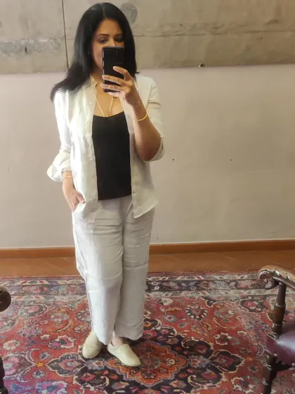 Exploring Florence required a lot of walking, so I opted for these comfortable linen pants and a classic white linen shirt, accessorized with pearls.