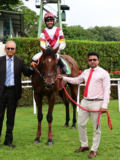 Victor Hugo, guided by jockey Vivek.G, poses with the winning connections after securing The Karnataka Police Cup.