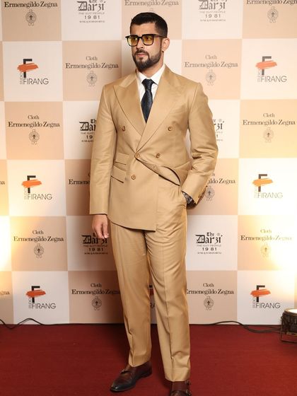 A guest poses on the red carpet at our Zegna event, dressed in a perfectly tailored double-breasted suit from the Zegna Trofeo Collection, embodying modern sophistication.