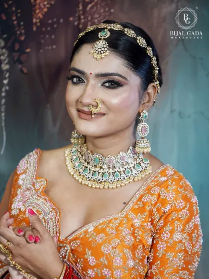 This bride’s look is a perfect example of how to pair bold outfits with elegant makeup. The focus is on her expressive eyes and radiant skin, allowing her natural beauty to shine.