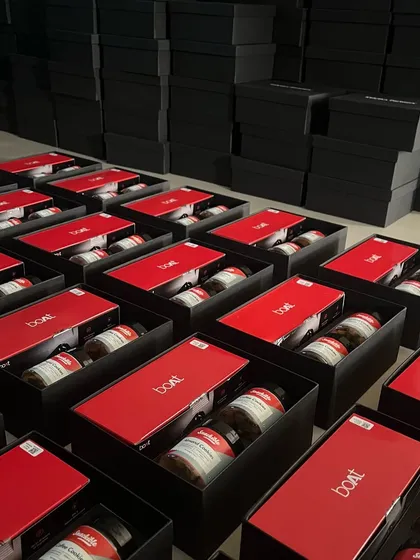 We blend modern tech with gourmet taste. This bulk order for an IT firm included premium boAt Bluetooth speakers paired with delicious almond and coffee-flavored cookies, creating a gift that is both practical and indulgent.