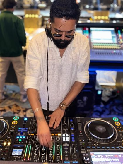 The Vibe: Behind the Decks photo 4