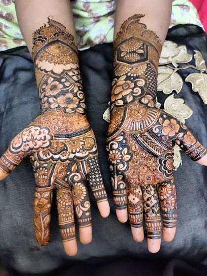 Hajira Mehendi Artist - Mehndi Artist Services Modern & Minimalist Designs photo 55