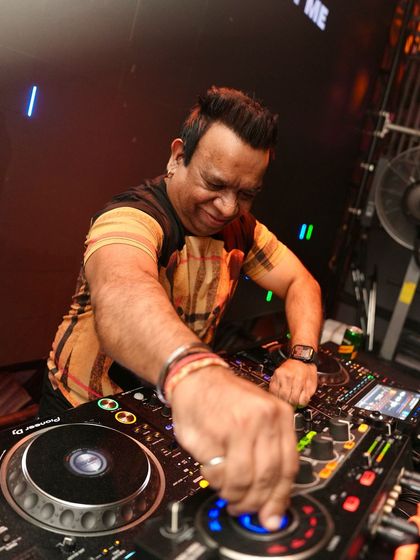 Ivan Nilkon - Live DJ Services Behind The Decks photo 15