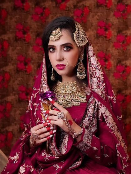 This unique Polki bridal set with a jhoomar (side tikka) is part of our exclusive rental collection.