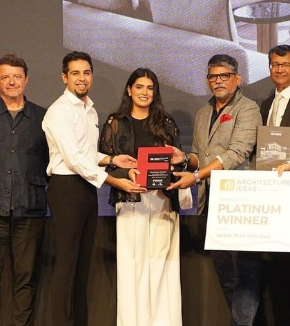 Our principal architects, Surbhi Singhal and Deepanshu Arneja, accepting the Platinum Award for House of Chintz at the FOAID 2024 ceremony.