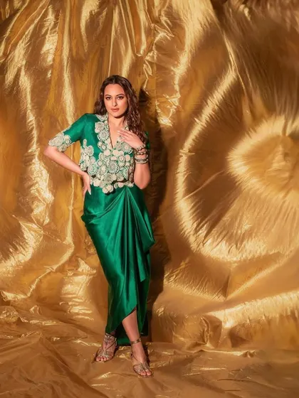 Here’s a great example of contemporary Indian fashion. I styled this look with a modern draped skirt and an intricately embroidered jacket, creating a sophisticated fusion outfit that’s perfect for promotional events or family functions.