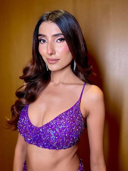 Another angle of this stunning purple creative look.