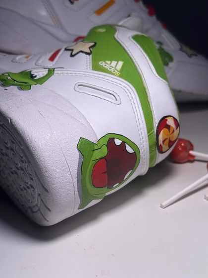 A detail shot of the heel on the "Cut the Rope" custom, with Om Nom ready to chomp on a piece of candy.
