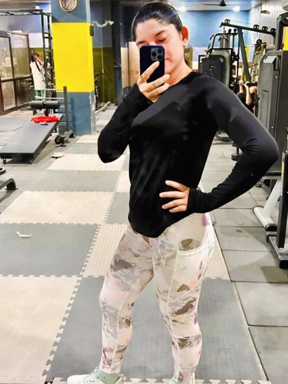 Gym time selfie. Feeling good in my workout gear.