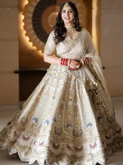 The bride stands tall and radiant in her complete Anand Karaj attire. My goal was to create a look that felt light and comfortable while looking absolutely breathtaking.
