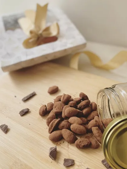 Our cocoa-dusted choco almonds, a crunchy and addictive treat included in our Rakhi Celebration Hamper.