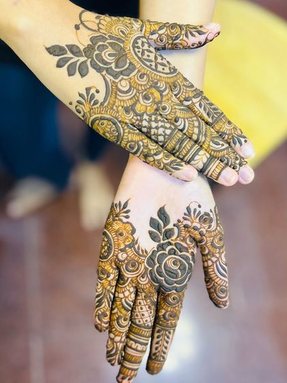 A close-up of the stylish and minimal design, highlighting the clean lines and balanced composition.