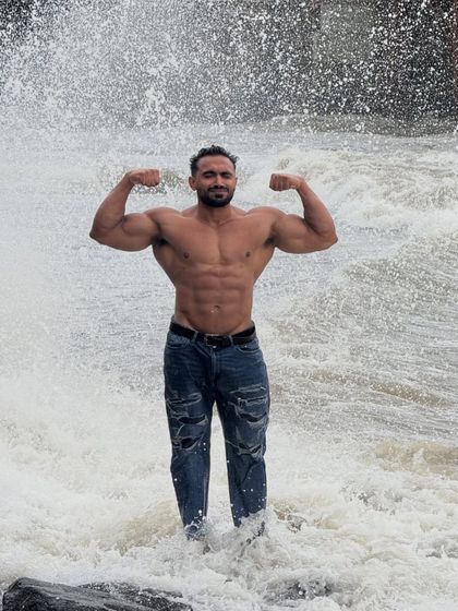 Dilwale. A fun shot at the beach, flexing against the waves. Fitness is a lifestyle, enjoy it.