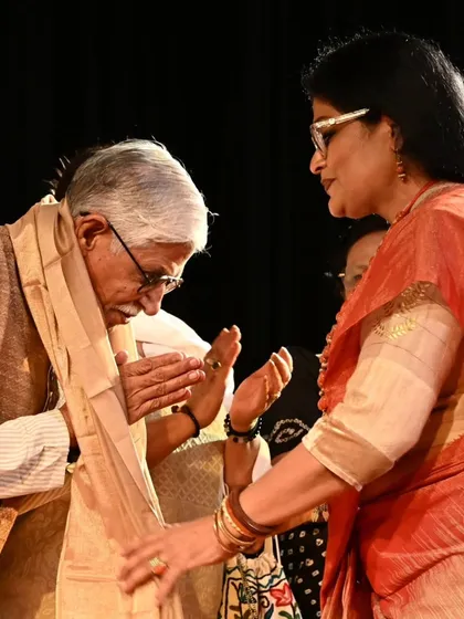 Bestowing the Natya Vriksha Lifetime Achievement Award on Dr. Kiran Seth, founder of SPIC MACAY.