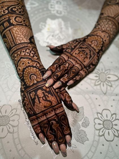 Explore my collection of minimal and elegant henna designs. These are perfect for brides, bridesmaids, or any festive occasion where you want a touch of beautiful, understated art.