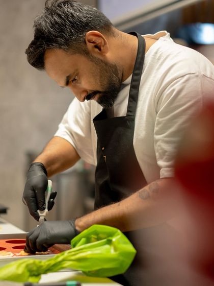 Chef Vinesh Johny focused on the details, preparing elements for a signature dessert during the four-hands masterclass.
