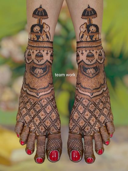 A slightly different angle of the royal elephant foot design, showing the detail and precision required for such work.