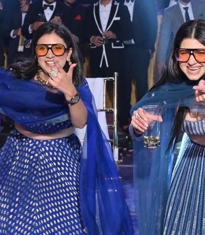 These ladies brought the fun with their cool sunglasses and carefree dance moves.