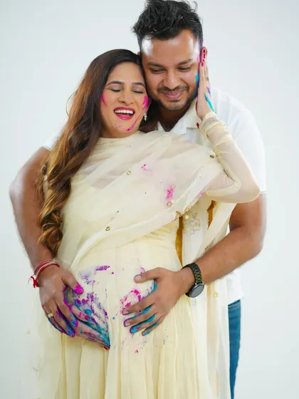 A maternity shoot should be fun! Our playful Holi-themed session is filled with laughter and vibrant colors, capturing the pure joy of this special time in a unique and memorable way.
