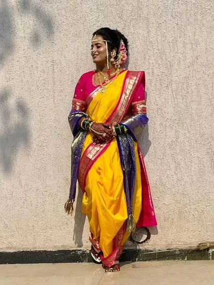 This bride is basking in the sun, her yellow Brahmani Navari looking even more brilliant. I always consider the lighting and setting of an event when draping to ensure the saree looks its best.