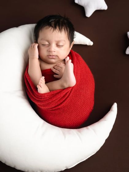 Newborn Dreams: Posed & Swaddled photo 17