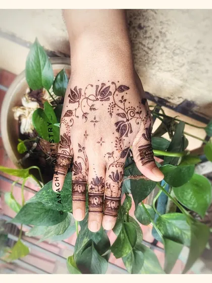 A simple and minimal design featuring a delicate floral vine. This is a great choice for someone who wants a very subtle and elegant touch of henna.