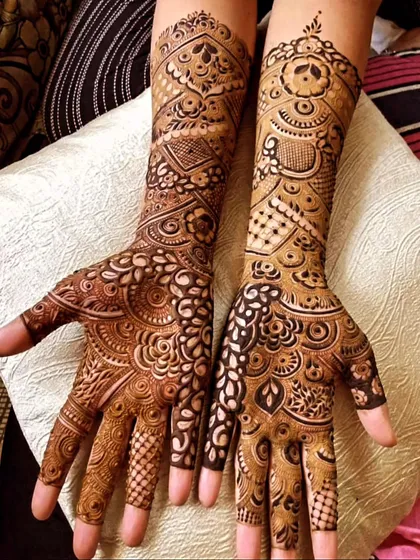 A stunning full-hand design with a variety of intricate patterns. Every part of the hand has a different, beautiful detail to look at.