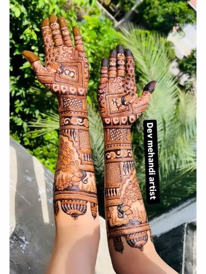 Intricate Traditional Bridal Mehndi photo 13