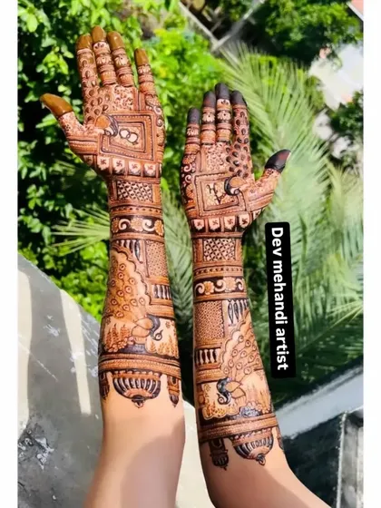 This design shows the back of the hands, a crucial part of the bridal mehndi. We ensure the patterns flow beautifully from the front to the back for a complete look.