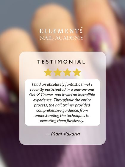 "It was an incredible experience." A testimonial from Mahi Vakaria after her one-on-one Gel-X course, praising the comprehensive guidance from understanding to execution.