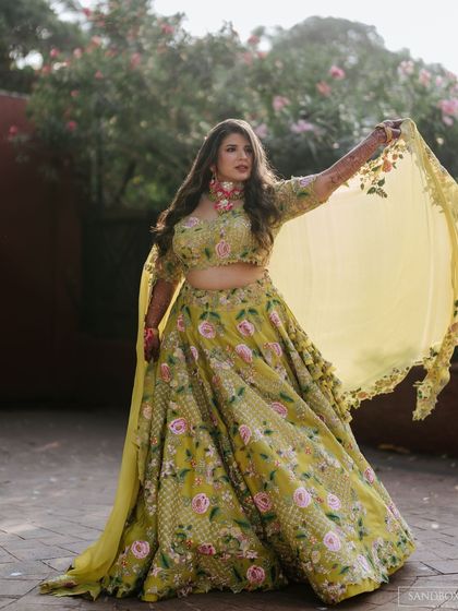 Fun Mehndi & Pre-Wedding Looks photo 18