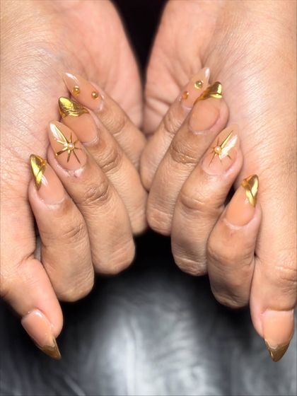 A different angle of the 3D chrome nails, focusing on the raised starburst and dot details.