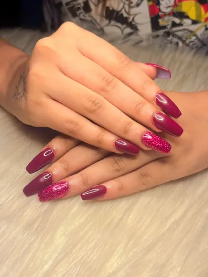 A beautiful magenta set with a sparkling accent nail. A great way to add a touch of glamour to a classic manicure.