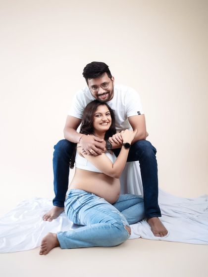 Some love stories are meant to be felt, not just seen. This portrait captures the pure bond between two people waiting to meet their little one, full of connection and emotion.