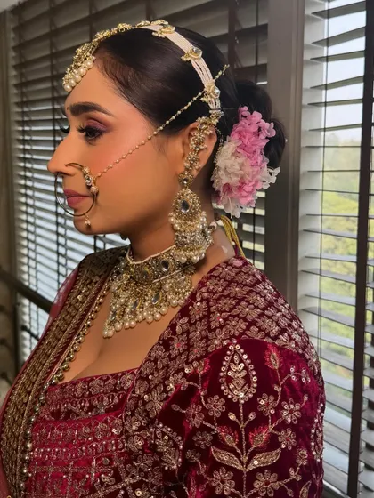 My bride Varda looked stunning. I created a look with dramatic pink-toned eyes and a flawless base, captured here in direct sunlight with no filters.