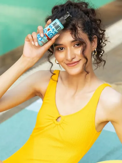 I love creating a natural, sunkissed makeup look. For this haircare brand shoot, I emphasized a fresh, sun-flushed skin tone that captures the spirit of summer. It’s all about a healthy glow that looks effortless and real.