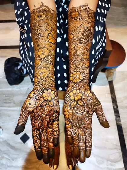 Hajira Mehendi Artist - Mehndi Artist Services Intricate Bridal & Sangeet Designs photo 32
