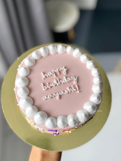 Elegant Floral & Minimalist Cakes photo 45