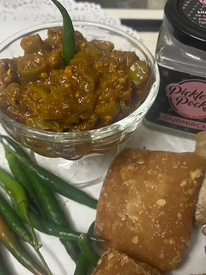 My two bestsellers side-by-side: the seasonal Gobi Gajar Shalgam pickle and the year-round favourite, Gurmirchi. Both are made with fresh ingredients like ginger and green chillies.