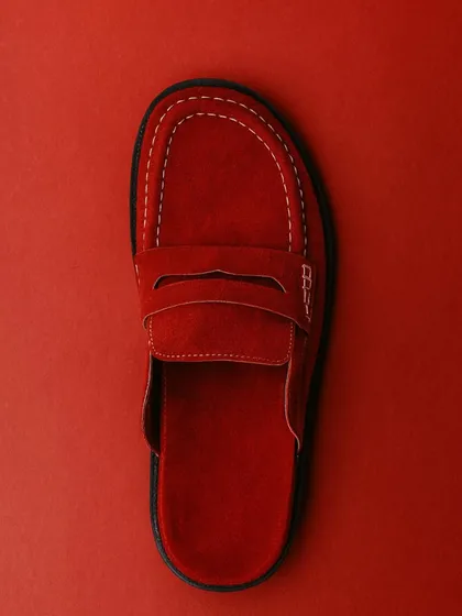 The Suede Alba mule in a bold Crimson Red. This piece is all about effortless design elevated by rich color and texture. It’s my go-to for adding a confident pop of color to a simple outfit, without ever sacrificing all-day comfort.