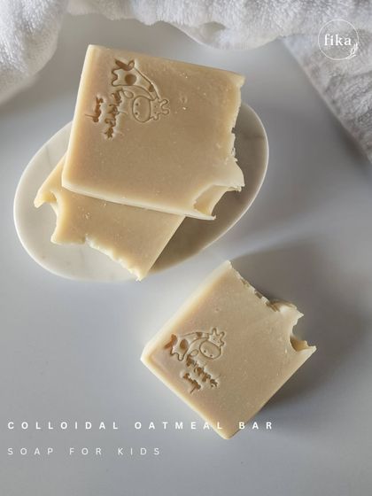 My baby bar is lovingly crafted for the most sensitive skin. Made with plant-based ingredients like shea butter, cocoa butter, and colloidal oatmeal, it provides a gentle and soothing wash for your little one.